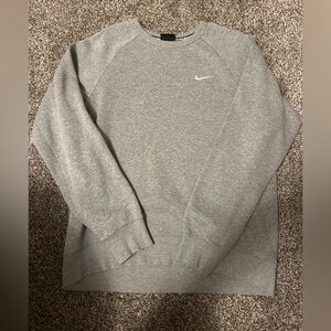 Women’s Gray Nike Crew Neck Size Medium